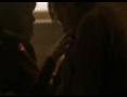 Neve Campbell la brunette chaude bouillante en action